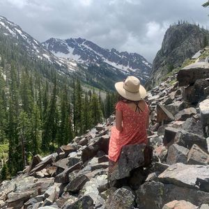 Meet your Posher, Elizabeth